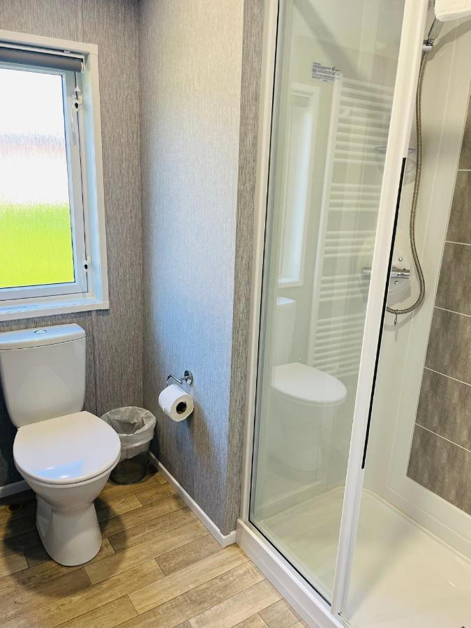 Reynards Retreat Lodge With Hot Tub Barmby on the Moor Eksteriør bilde